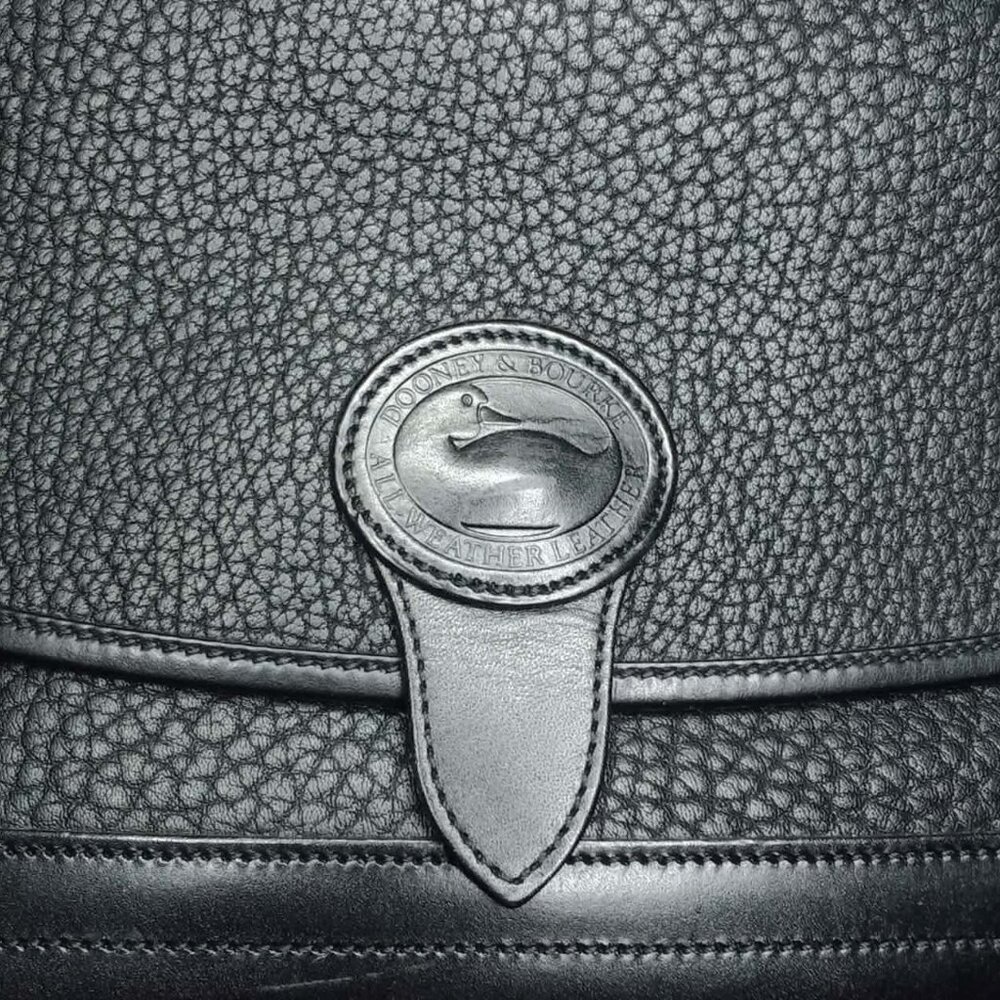 Rare VIntage Dooney & Bourke East/West Shoulder Bag P174 in Black - Picture 9 of 13